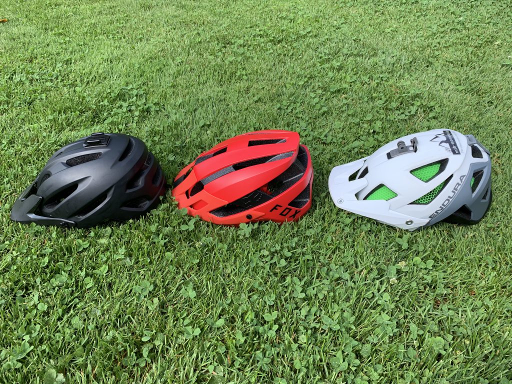Unser Test/Erfahrungsbericht mit den Helmen: Endura MT500, Bell 4Forty & Fox Flux MTB Helm 

Helm-Test Mountainbike mtb-moments.de