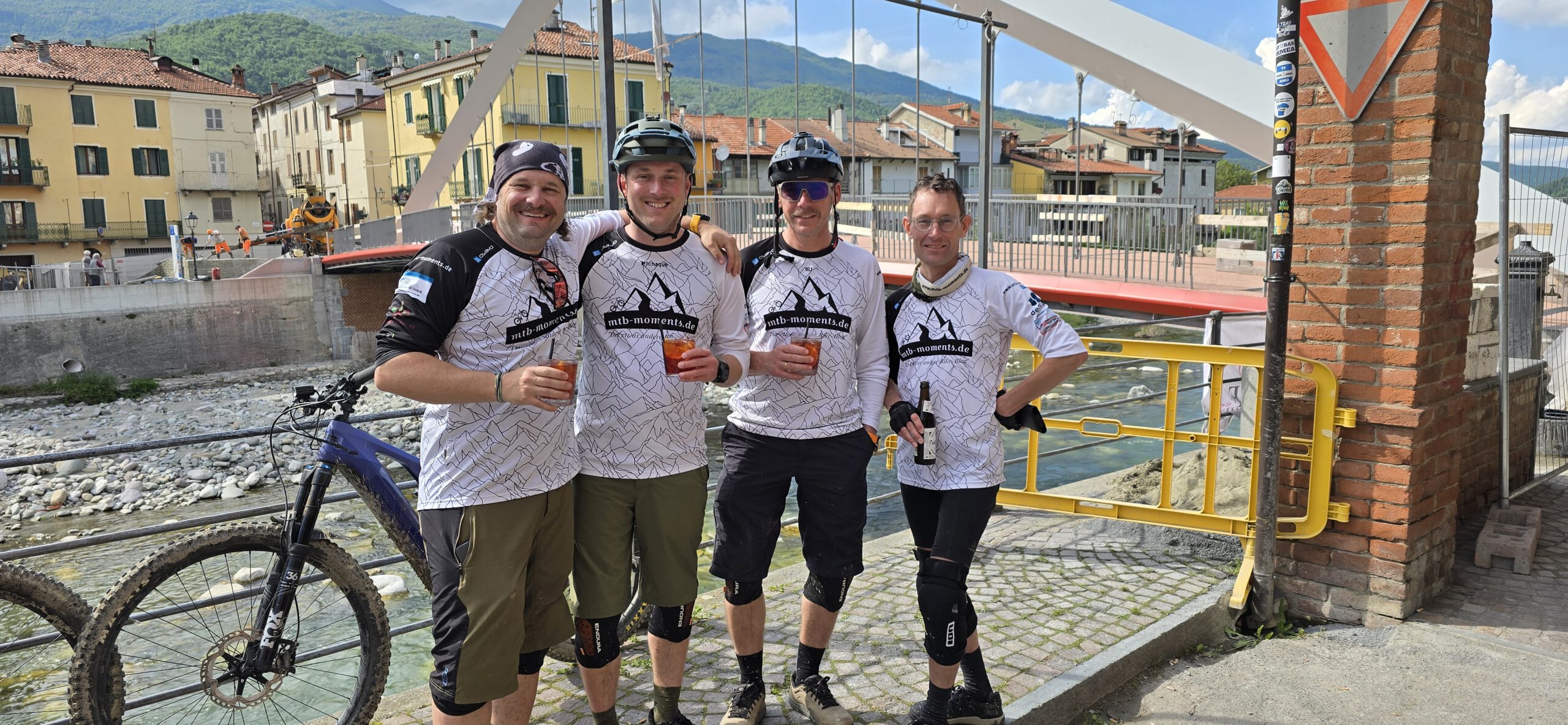 Mark, Michaque, Oli und Martin von mtb-moments.de bei der Trans Ligurien mit dem E-MTB: Von Finale Ligure nach Ventimiglia