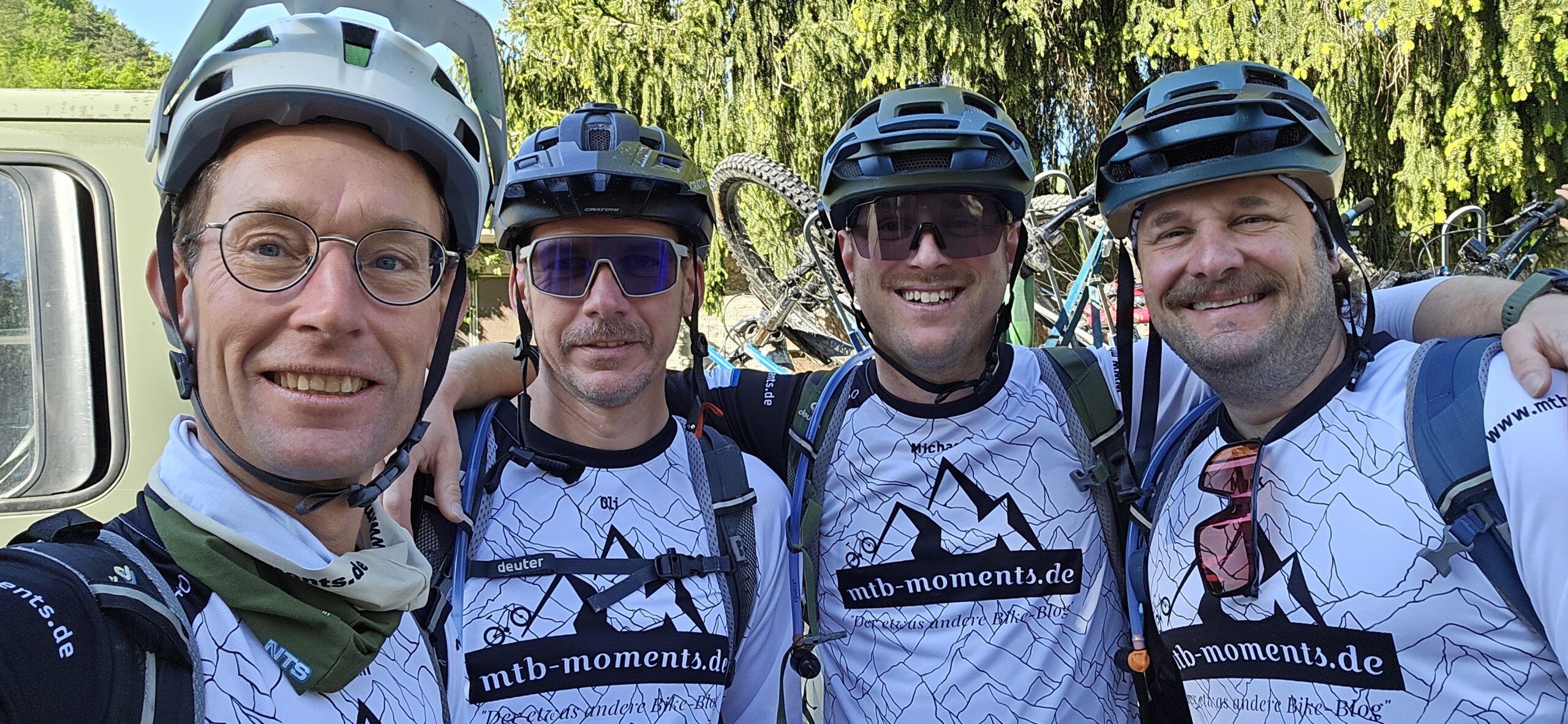 Trans Ligurien mit dem E-MTB: Von Finale Ligure nach Ventimiglia Martin Strauss, Oliver Thum von Radgarage.eu Michaque Kaiser von mtb-moments.de und Mark