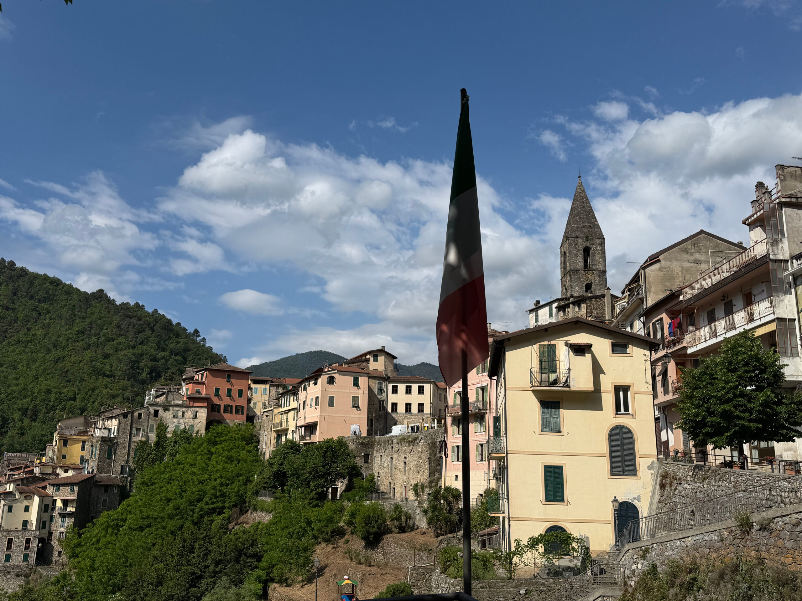 Trans Ligurien mit dem E-MTB: Von Finale Ligure nach Ventimiglia Blick nach Pgina