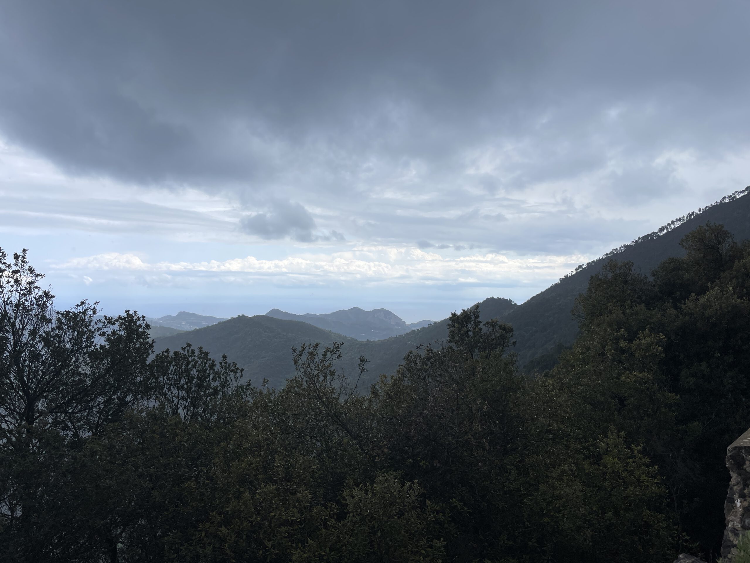 Trans Ligurien mit dem E-MTB: Von Finale Ligure nach Ventimiglia leider mit schlechten Wetter