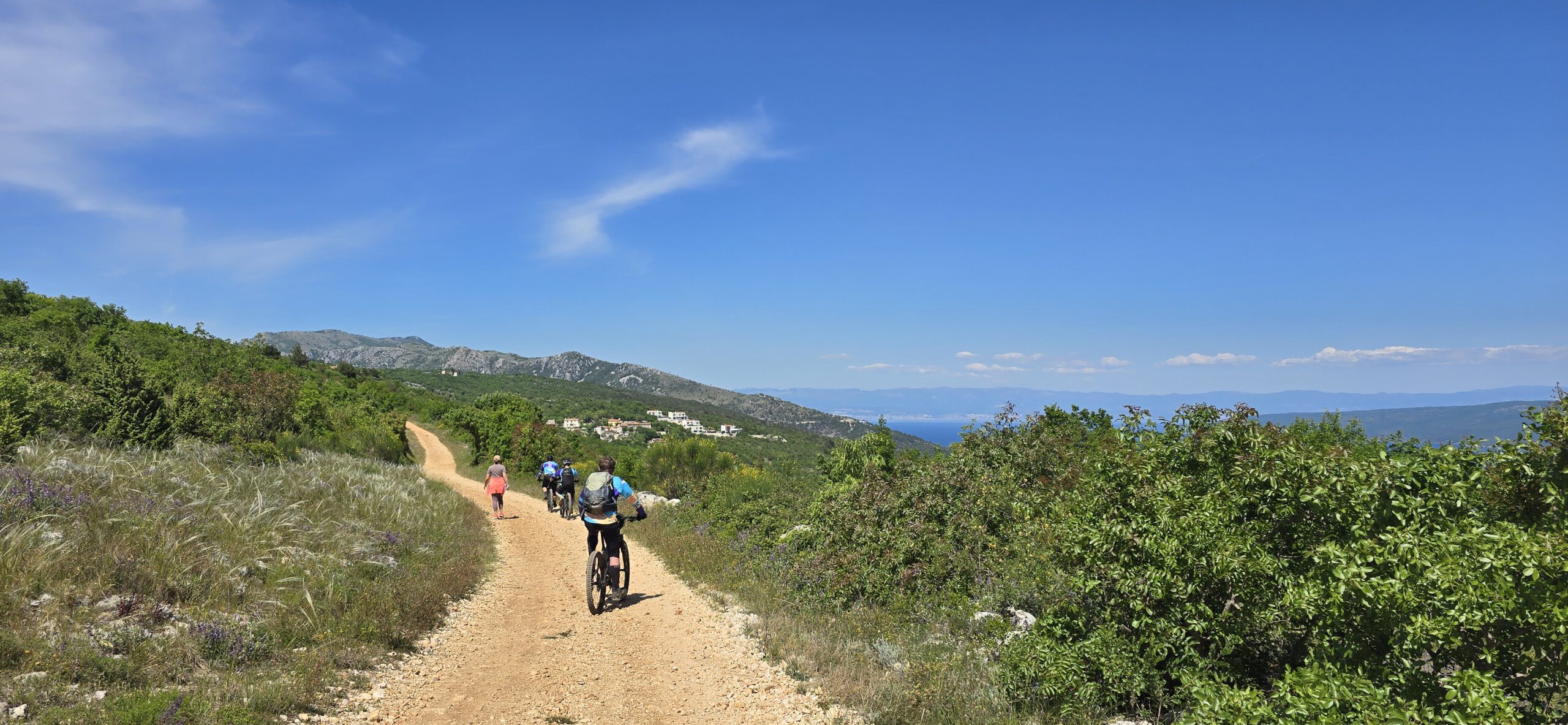 Hinauf zum Berg Standar zum Bikepark Rabac